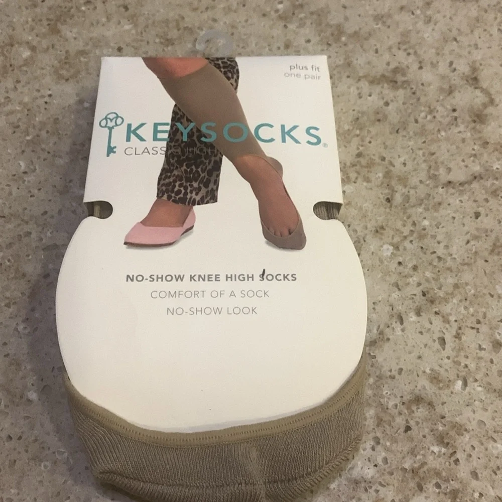 NWT Keysocks Weekend  No-Show Knee High Socks Plus Fit